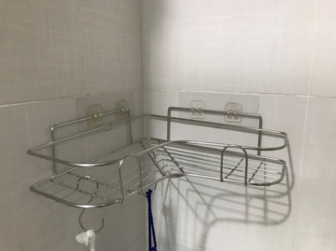 Hàng nhận bình thường, sản phẩm mỏng và các điểm nối bị hở hàn không chắc. Miếng keo thì ổn, dán cố định. Bị trầy 1 số cái nhưng không sao.