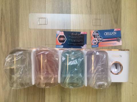 ✪✪✪✪✪ Bộ Dụng Cụ Nhả Kem Đánh Răng ASWEI:
✓ 100% là hàng chính hãng.

✓Thiết kế rất đẹp, đường viền mạ ánh vàng làm điểm nhấn cho sản phẩm.

✓ Chất liệu thân kệ và cốc làm từ vật liệu nhựa tốt. Đã kiểm tra cốc bằng nước nóng rất OK.

✓ Lắp đặt mình thấy đơn giản ( thuộc dạng dùng miếng dán tường chịu lực). Phía trên có hộc để đồ, để được những vật dụng nhỏ tiện lợi. Bám chắc và chịu lực tốt nên cũng yên tâm. 

✓ Kệ được tích hợp bộ nhả kem tự động nên tiện lợi hơn các mẫu khác, tất cả gói gọn vào 1 thân kệ.

✓ Thời gian giao hàng nhanh. Mình đặt tikinow nên hơn 1h là nhận được hàng luôn.

✓ Đóng hàng cẩn thận

✓ Sản phẩm có kèm hướng dẫn bằng tiếng Việt và 1 số lưu ý khi sử dụng nên rất hài lòng về phong cách phục vụ từ hãng ASWEI.

✓ Tặng shop và tiki 5 sao về chất lượng sản phẩm cũng như dịch vụ chăm sóc khách hàng chu đáo.

✓ Mua hàng chính hãng từ gian hàng chính hãng nên vô cùng yên tâm về chất lượng, dịch vụ hậu mãi, cũng như giá cả phù hợp nhất.

✓ Nói chung đây là mẫu sản phẩm có mẫu mã đẹp, bắt mắt.... nên mua nha mn.....