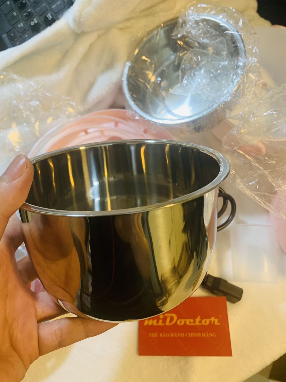 Em nhận được rồi ạ. Sản phẩm giao màu ngẫu nhiên em nhận được màu hồng đúng màu thích luôn ạ
Sản phẩm sang xịn mịn lắm ạ, có thẻ bảo hành của miDoctor ạ yên tâm sử dụng luôn