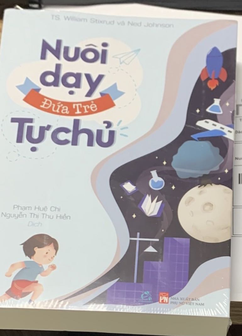 Tiki giao hàng nhanh, sách được bọc cả bằng xốp, bìa và màng co nên còn nguyên hiện trạng.