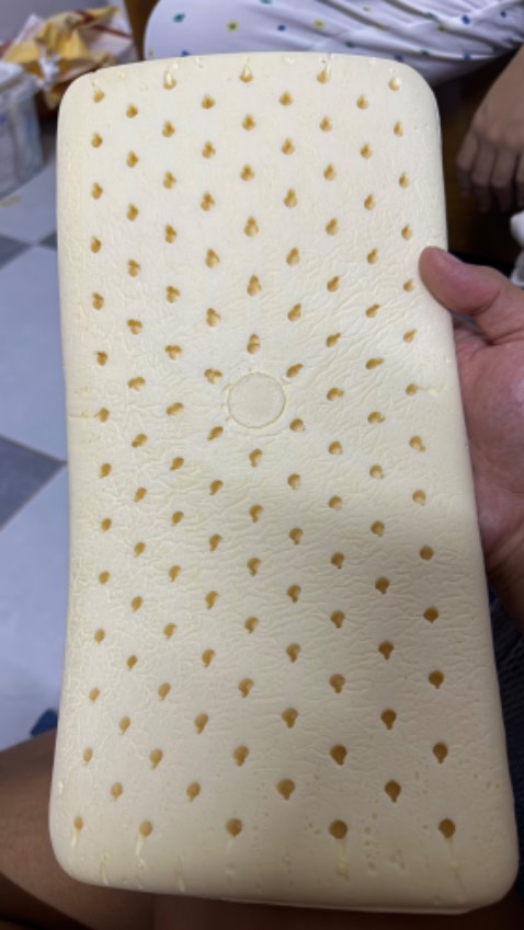 Giao sai sản phẩm, bao gối rách, nt shop đợi 2 ngày k thấy phản hồi