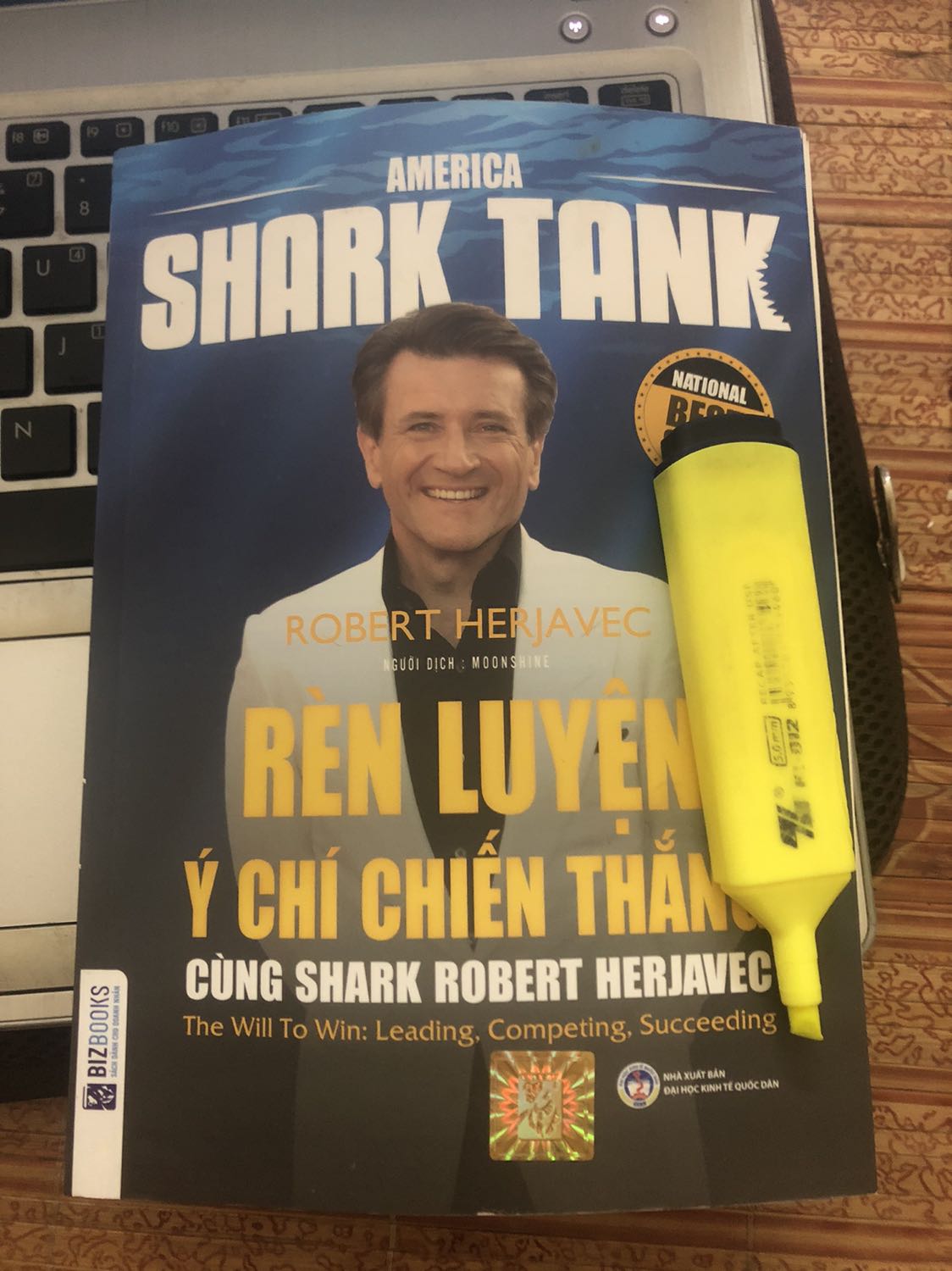 - Về Tiki giao hành nhanh hơn so với thông báo dự kiến. Chất lượng dịch vụ bên giao nhận tốt. 
- Về tác phẩm : sẽ rất tuyệt nếu bạn đang phân vân giữa các 2 lựa chọn : thứ nhất là sự ổn định vừa đủ - thứ 2 là đột phá. 
- Về cá nhân : tôi luôn thích đọc những tác phẩm của các tác giá và doanh nhân ở Châu Âu. Vì ở họ luôn có những cái nhìn rất khác biệt.