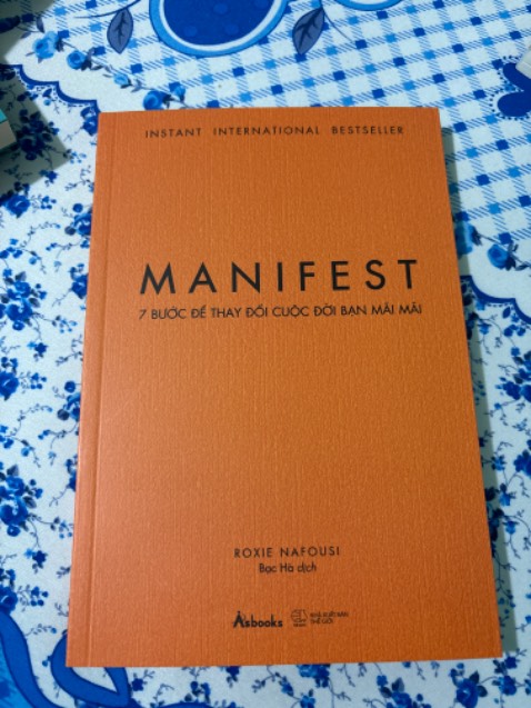 Một cuốn sách ở khắp nơi trên toàn thế giới, bạn có thể đi đến bất cứ nhà sách nào và sẽ nhìn thấy nó.