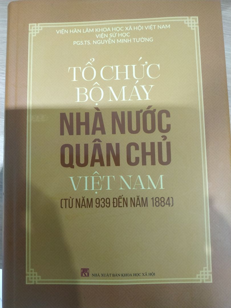 Sách hay, nhiều kiến thức bổ ích. Thiết kế cực kỳ đẹp, chất giấy tốt, sách chắc chắn. Rất đáng mua. Sách được đóng gói cẩn thận.