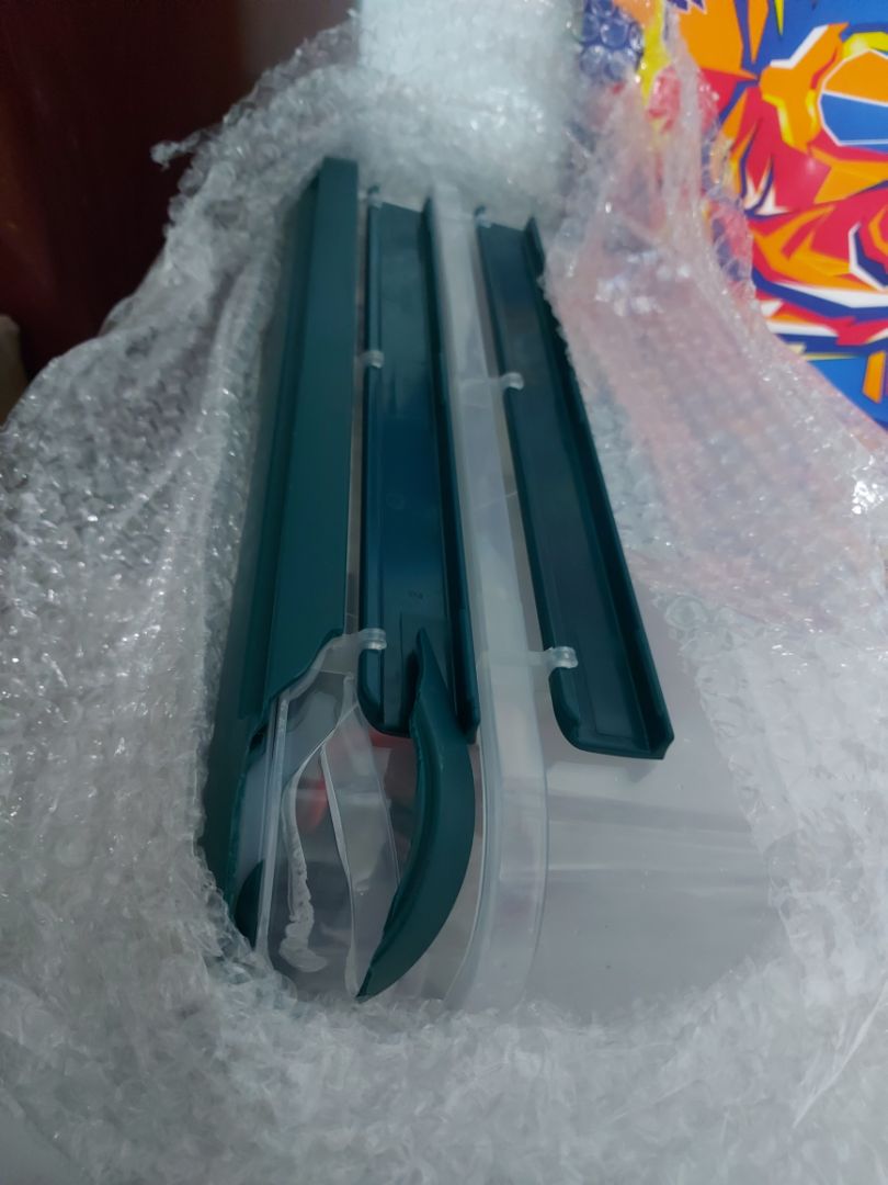 thùng và nắp bị bể vỡ k dùng được. mua 2 thùng giao 1 nắp. bên trong thùng còn đọng nước. Tiki vui lòng hỗ trợ đổi trả giúp. xin cảm ơn!