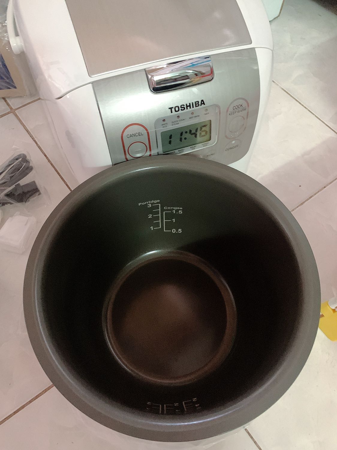 Hàng chính hãng sao không thấy có giấy bảo hành? Không biết cách nào để liên hệ nhà bán hàng , nhà bán hàng vui lòng liên hệ lại giúp mình .... shop cũng k có mục chát với khách hàng .... nồi chưa dùng nên chưa biết chất lượng thế nào Hàng chính hãng sao không thấy có giấy bảo hành? Không biết cách nào để liên hệ nhà bán hàng , nhà bán hàng vui lòng liên hệ lại giúp mình .... shop cũng k có mục chát với khách hàng .... nồi chưa dùng nên chưa biết chất lượng thế nào