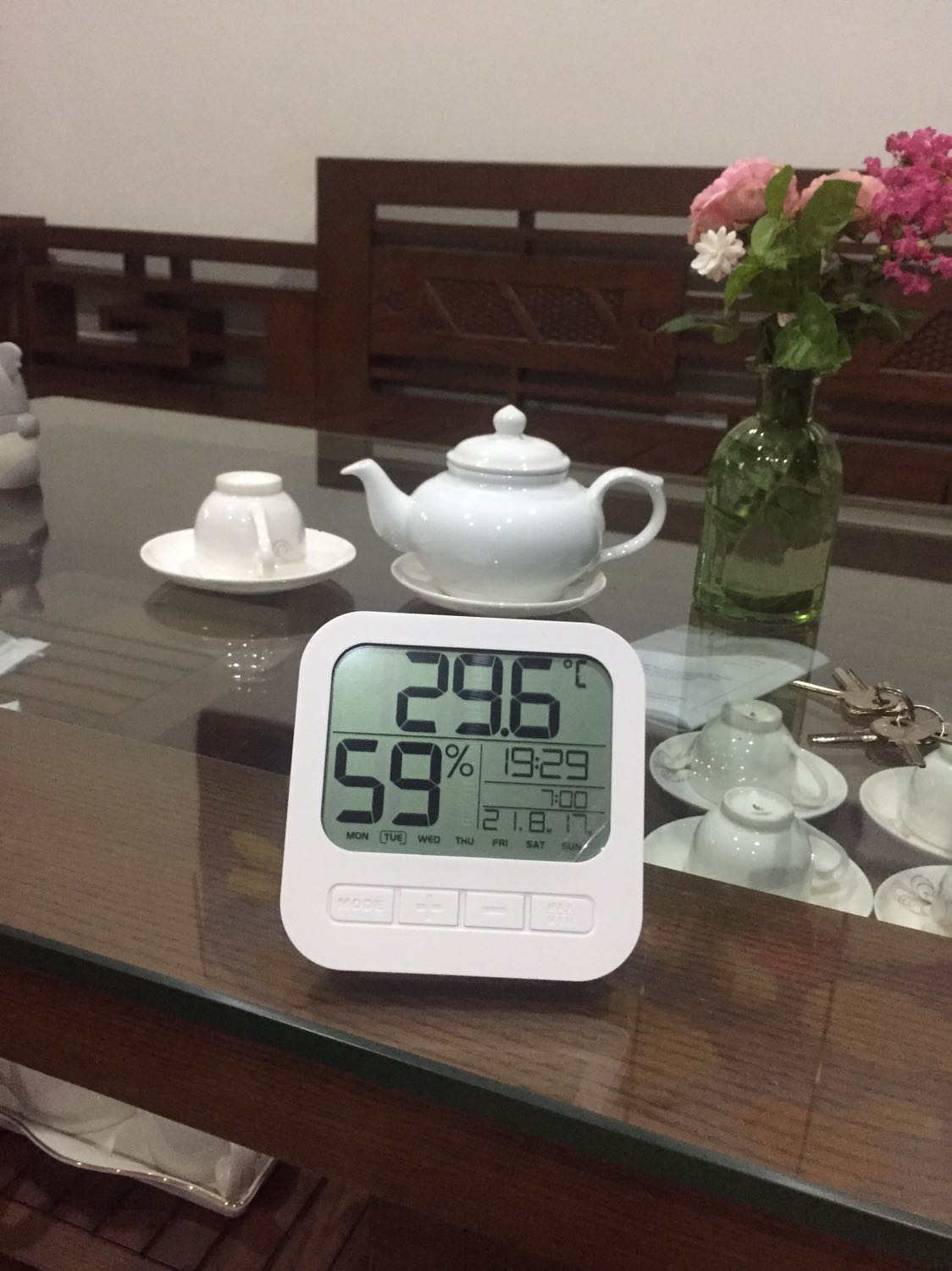 Đã nhận đc hàng! Bề mặt sản phẩm bị phồng mặt miến dán! Nhưng chấp nhận đc! Vì cũng phù hợp giá! Cơ bản là đẹp dễ sử dụng!Đóng gói cẩn thận giao hàng nhanh!