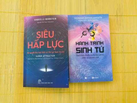 Giao hàng nhanh. Đóng gói cẩn thận. Mua sales 50%. Nội dung thiên về Phật giáo, nghiệp, luân hồi, các bài kinh cho người sắp chết vs đã chết. Cùng những câu hỏi liên quan đến cái chết, cận tử.