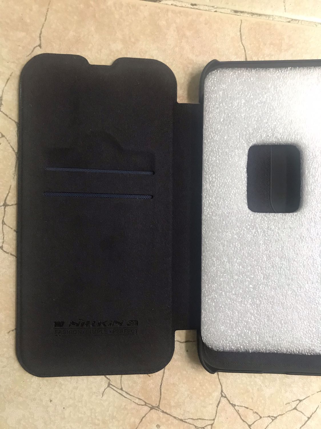 Sản phẩm này đúng như ma tổ, sản phẩm được đóng gói cẩn thận và đẹp mắt. Tuy nhiên không có màu mình thích. Sẽ ủng hộ cho shop lần sau nếu còn sống và còn tiền sau đại dịch này.