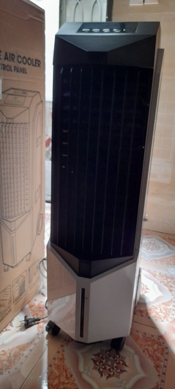 Mùa nóng này mà xài quạt này là hết sẩy, quạt mát lắm. Giao hàng hơi lâu, nhưng chất lượng là ok, mua ngay dịp sale nên rẻ hơn nhiều so với nơi khác