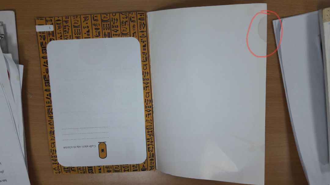 mình đặt quyển Ai cập Cổ đại cùng 2 quyển nhỏ nữa (không biết có phải cùng chỗ giao sách không), nhưng rất thất vọng về sách giao cho mình. Quyển Ai cập cổ đại bị lỗi, 2 tờ giữa rơi ngay ra ngoài, sách xộc xệch. 2 quyển còn lại thì như sách cũ, đen, quăn và bị nươca ố cả bìa