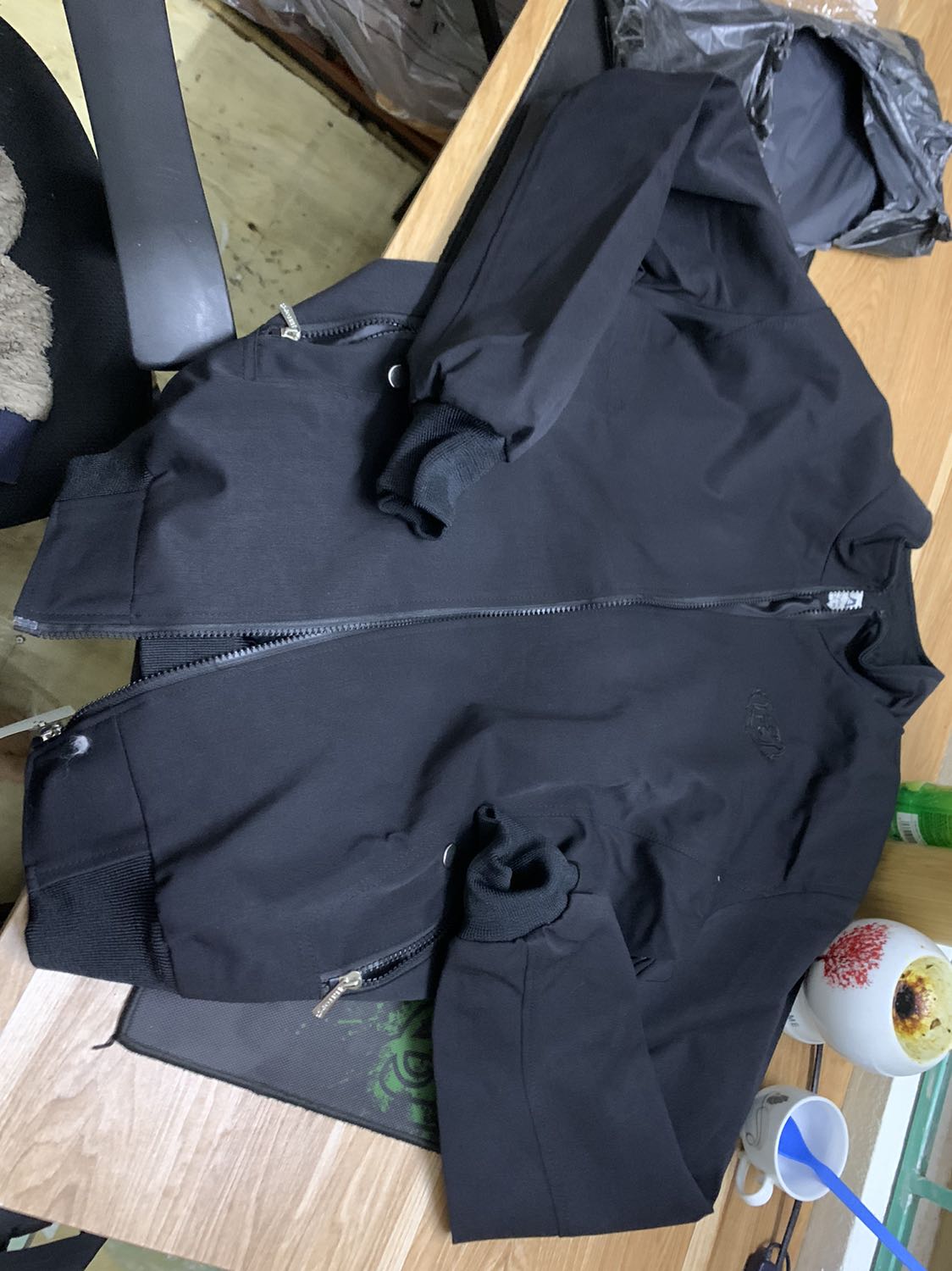 Áo đẹp, quá chất lượng so với giá.
Chất vải kaki đẹp, có một vài sợi chỉ thừa nhưng ko vấn đề gì.
5 sao