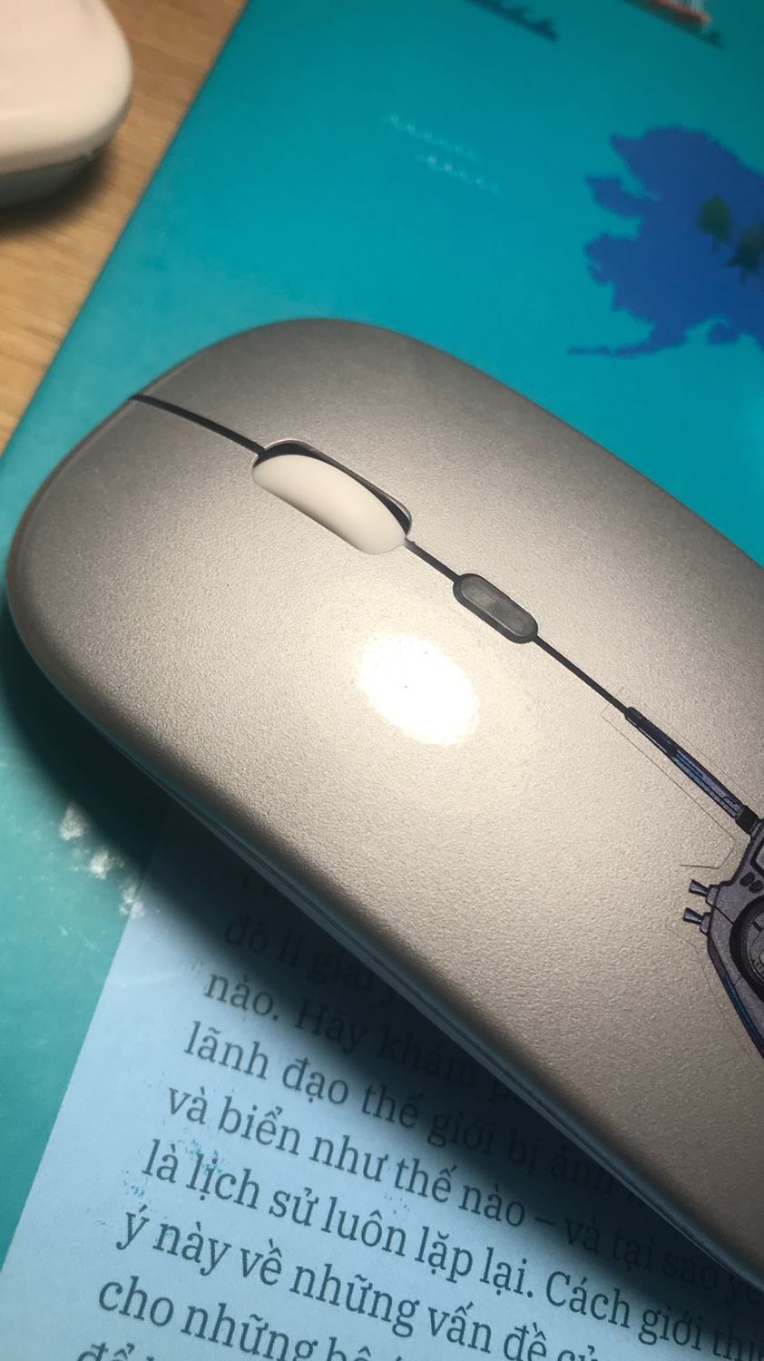 phù hợp với giá tiền, sáng đẹp, 149k nhìn cũng sang chảnh haha. Chất liệu bằng nhựa thui nhưng giá xiền vậy thì ko đòi hỏi thêm được. Đèn nháy đủ màu. Ổn