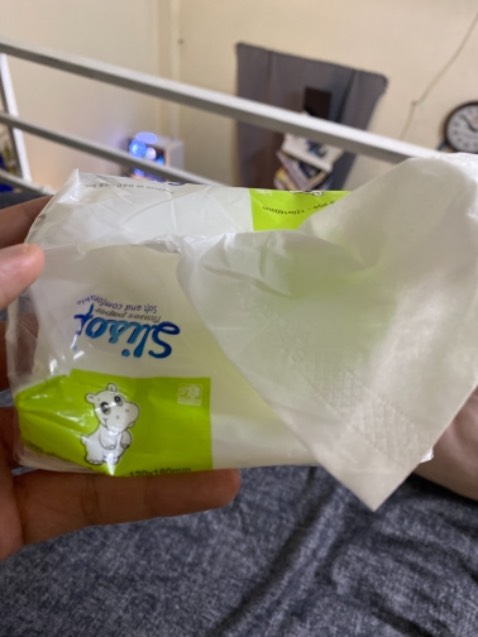 Khăn giấy dai dùng khá thích mỗi tội hơi nhỏ, còn có quà tặng kèm nữa 10đ