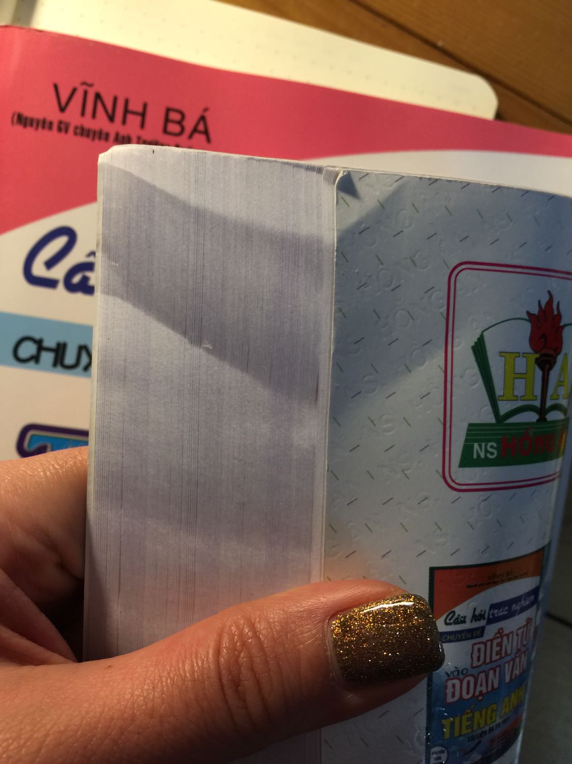 Nội dung sách okie nhưng mình ko hài lòng về bên ship. Họ ném hàng mà cái hộp bục cả 2 bên luôn. Đây là lần thứ 2 mình mua hàng tiki mà bị ném nát cả hộp lẫn cả sách bên trong