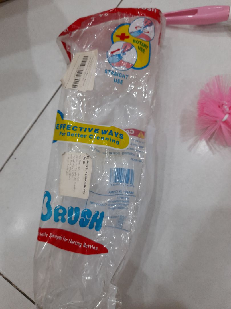 giao hàng nhanh đủ 4 món, tuy nhiên ngoài bao bì trông rất cũ và dơ cũng may bên trong thì mới chỉ có chút bụi chắc là hàng xả kho. Dù sao cũng mua với giá tốt nên như vậy vẫn ok