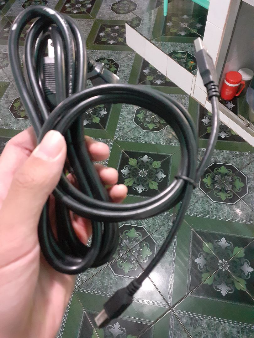 gì đây, tại sao lại là loại dây này, cần 1 lời giải thích. ổ cấm nó có tương thích vs bàn phím đâu. Nếu dc thì cần đổi lại ngay cho mình ạ, không có việc làm ăn sống nhăn như v dc.