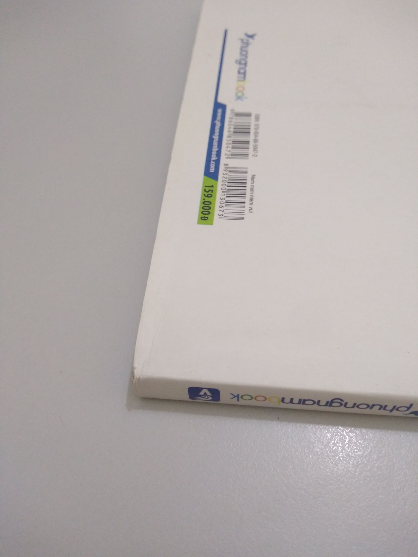 tiki đóng gói ok, nhưng bên vận chuyển quăng quật, hộp thì méo mó, gáy thì cong, chán thật