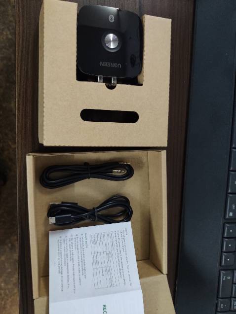 Dùng tốt, âm hay, kết nối khoẻ, độ trễ thấp, chỉ tiếc là không có combo gồm thêm dây RCA và cốc sạc sẽ mua 1 lần cho tiện.
Hình như có tính năng kết nối 2 hệ thống loa, nhưng chưa thử.