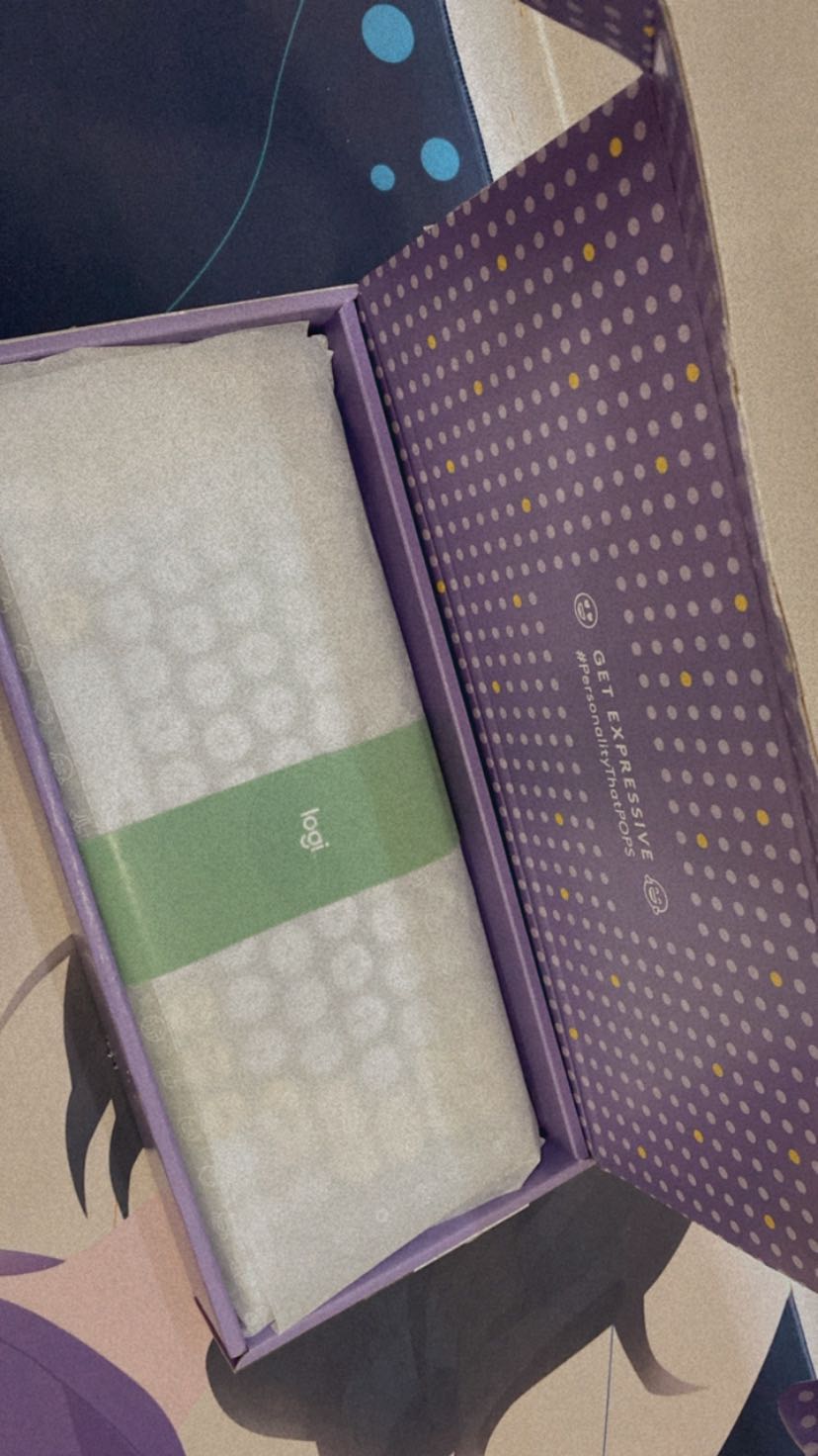 Bàn phím màu xinh xỉuuuu, bấm êm 
Hơi nặng nên sẽ khó mang vác thường xuyên bằng balo
Ai chưa quen bấm phím tròn sẽ cần thời gian để làm quen Bàn phím màu xinh xỉuuuu, bấm êm 
Hơi nặng nên sẽ khó mang vác thường xuyên bằng balo
Ai chưa quen bấm phím tròn sẽ cần thời gian để làm quen