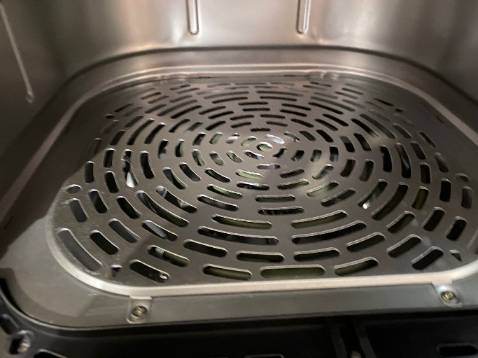 TIKI giao hàng nhanh, đặt 11h đến 13h đã giao hàng, nhân viên nhiệt tình.
Nồi nhìn sang, màn hình cảm ứng, nhiều chức năng, rổ chiên diện tích rộng, có tấm chắn dầu bắn lên trên dể dàng vệ sinh, lớp phủ chống dính chắc chắn *** thử 1 thời gian sẽ đánh giá tiếp.