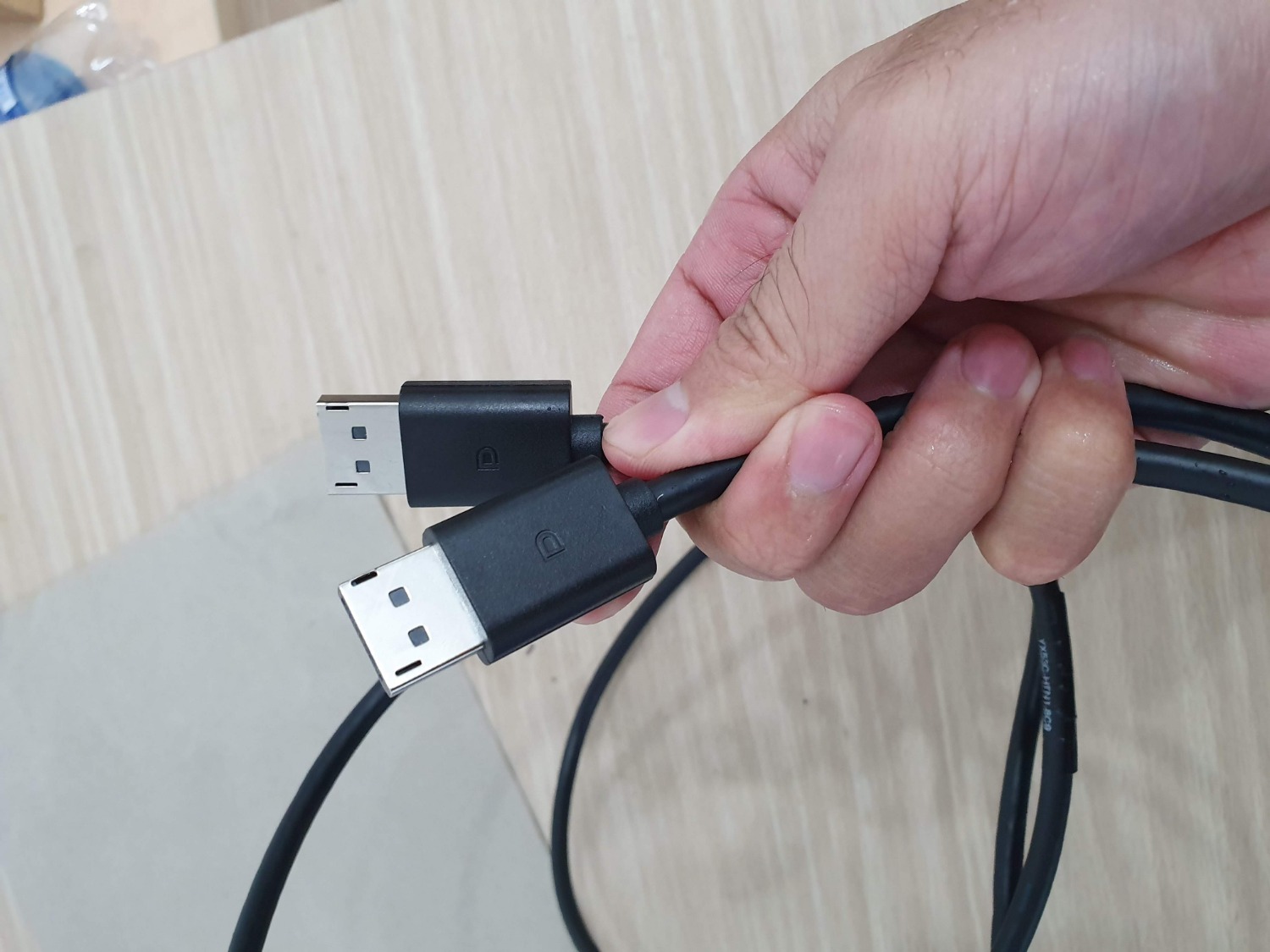 - Thông tin đầu cáp mạ vàng nhưng sản phẩm thực tế không có.
- Sản phẩm giao không giống với hình trên web tiki.
- Quan trọng nhất là gắn vào kết nối với màn hình ko lên được.
- Đề nghị Tiki xem xét giải quết giúp.