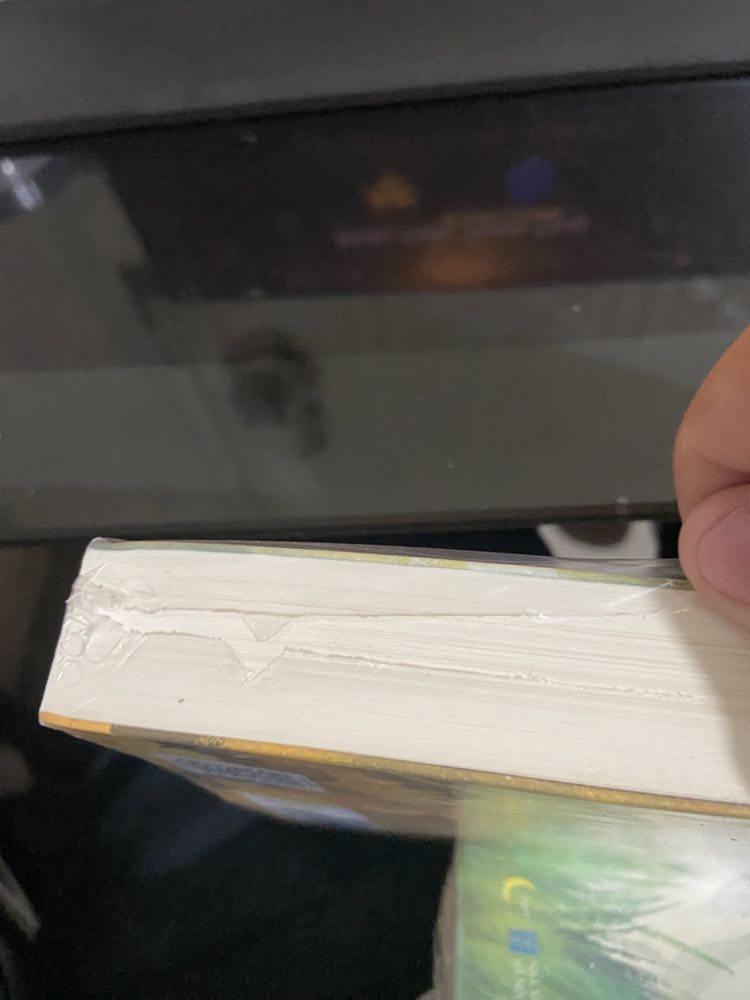 Mình ko biết đóng gói thế nào nhưng hành về sách bị rách seal nhẹ và hộp móp khá nặng còn lại thì ko ảnh hưởng lắm