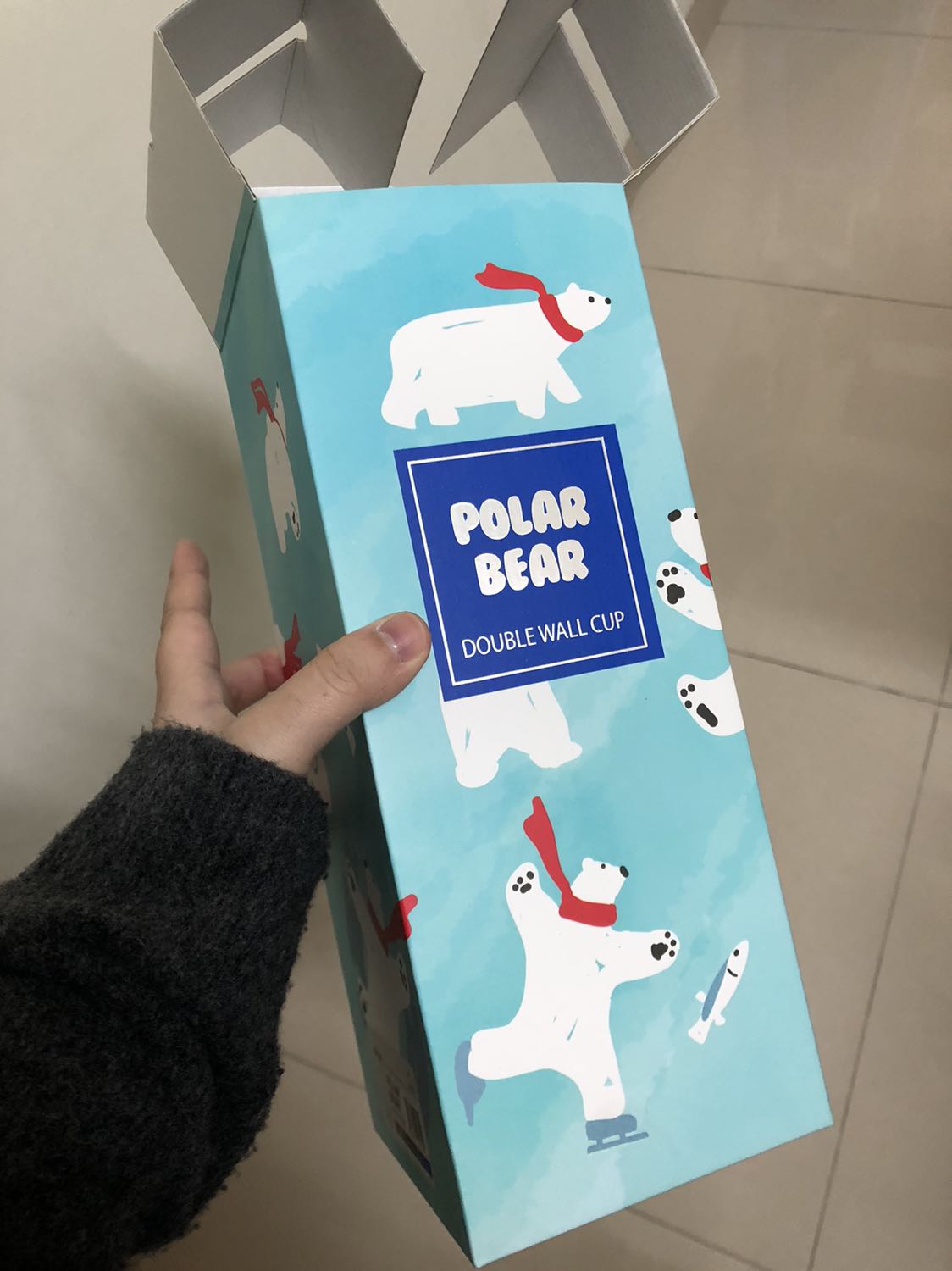 Cốc 750ml hơi to nhưng nhìn xinh quá nên vẫn yêu =))) mua lúc giảm giá áp mã còn 89k thui, quá rẻ so với mẫu mã, chất lượng và thương hiệu. Có tặng kèm que rửa ống hút luôn 👍 Hộp đựng cũng quá xinhhh
Đặt hàng lúc 10r và 12r đã giao đến rồi 👏 Cốc 750ml hơi to nhưng nhìn xinh quá nên vẫn yêu =))) mua lúc giảm giá áp mã còn 89k thui, quá rẻ so với mẫu mã, chất lượng và thương hiệu. Có tặng kèm que rửa ống hút luôn 👍 Hộp đựng cũng quá xinhhh
Đặt hàng lúc 10r và 12r đã giao đến rồi 👏