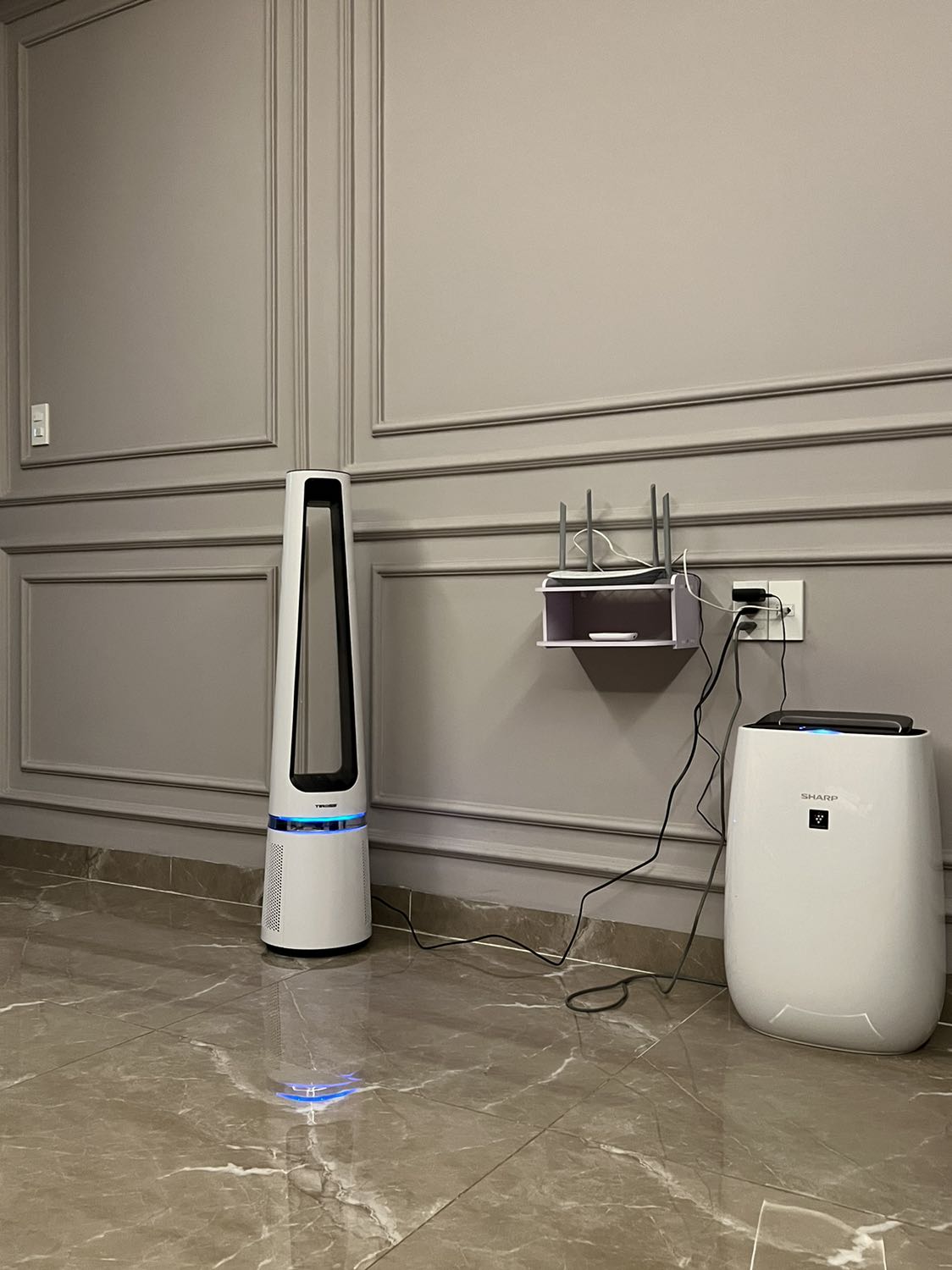 Rất êm, gió mát dễ chịu. Nhìn rất đẹp, góc quay rộng 120 độ. Kèm theo lọc không khí rất tốt Rất êm, gió mát dễ chịu. Nhìn rất đẹp, góc quay rộng 120 độ. Kèm theo lọc không khí rất tốt