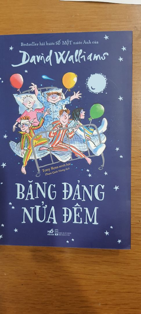 Được bạn bè giới thiệu nên mình đã mua sách về cho con đọc . Hình thức sách đẹp, vẫn còn mới. Tiki giao hàng đúng như lịch thông báo