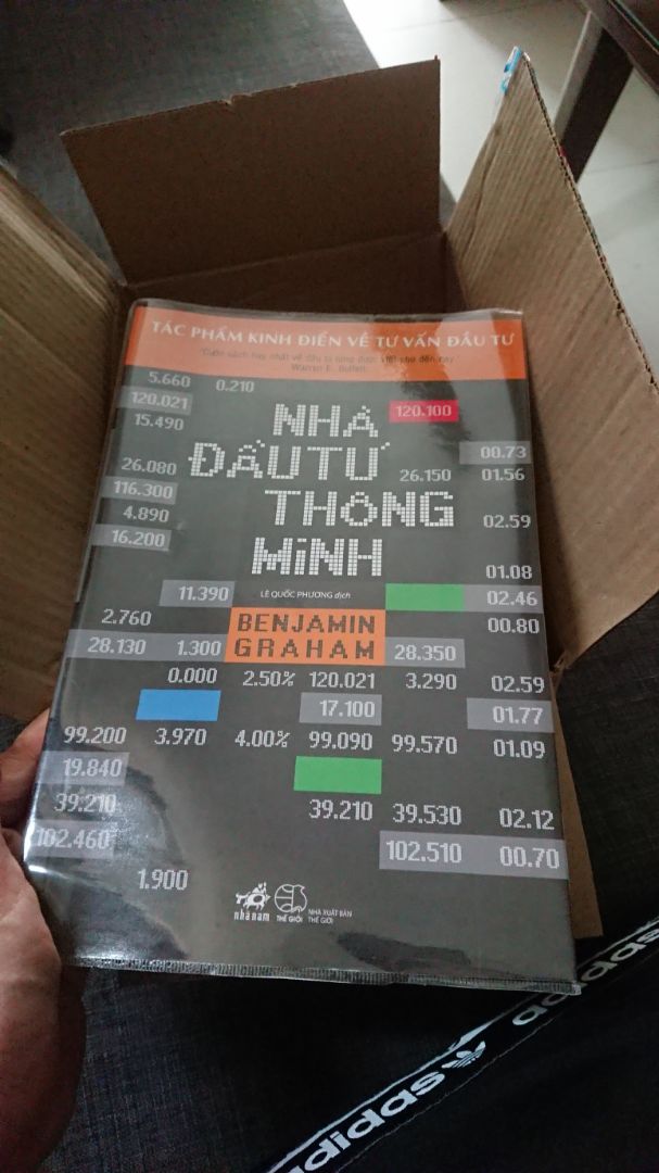 Sách dày lắm mình ko review nội dung nổi :)))
Bản thân cuốn này mới in 2019
Sách mới bìa đẹp book care chuẩn
Tiki giao hàng nhanh
Thấy các cmt trước bảo sách cũ nên hơi hồi hộp nhưng cuối cùng rất ưng ý