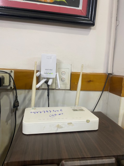 mạng bên mình bình thương hơn 200Mb, nhưng khi qua cục kích sóng chỉ còn 8Mb dù để 2 cục sát nhau mạng bên mình bình thương hơn 200Mb, nhưng khi qua cục kích sóng chỉ còn 8Mb dù để 2 cục sát nhau