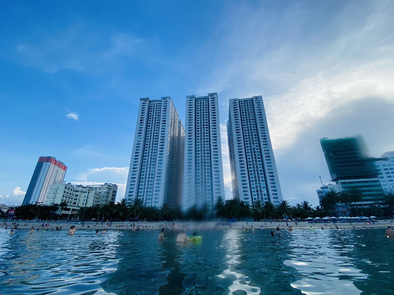 xe xịn nha. cốp rộng. cửa hàng làm giấy cho luôn, chạy êm