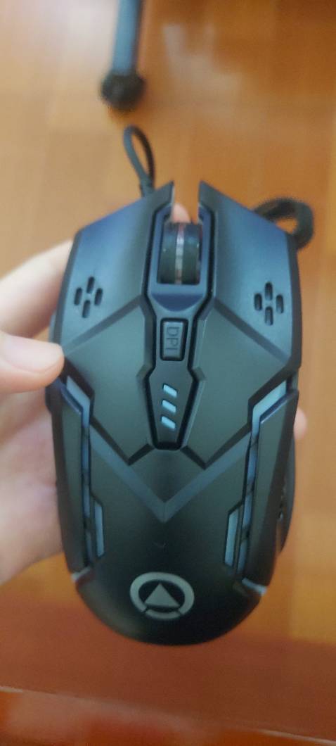 Shop đóng gói cẩn thận, giao hàng nhanh. Tương thích win 11, nút bấm chuột êm, cầm chắc tay, chuột khá nhạy. Đánh giá cao chất lượng so với tầm giá! Shop đóng gói cẩn thận, giao hàng nhanh. Tương thích win 11, nút bấm chuột êm, cầm chắc tay, chuột khá nhạy. Đánh giá cao chất lượng so với tầm giá!