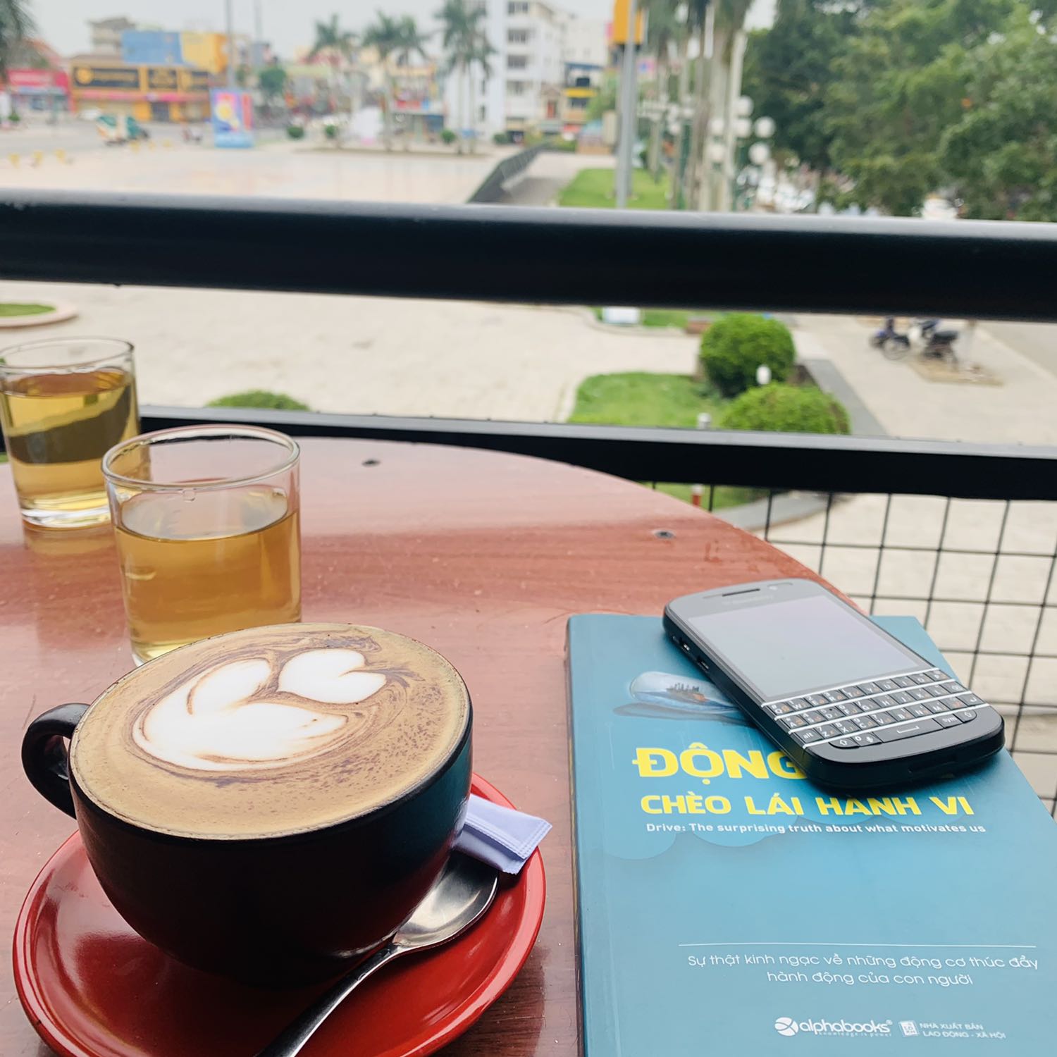 Một trong những cuốn sách rất hay về động lực từ bên trong. Sách thiết kế đẹp, đóng gói cẩn thận, vận chuyển nhanh.