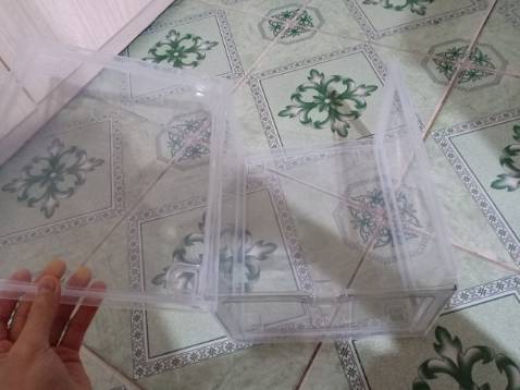 giao sản phẩm lỗi ,còn giao thiếu linh kiên ,trên trang ghi là cửa mở nam châm thế mà khi nhận được hàng cửa lại là nút bấm cài .chán cả nhà bán và chán cả tiki .chắc lần sau sẽ không  mua hàng trên tiki nữa