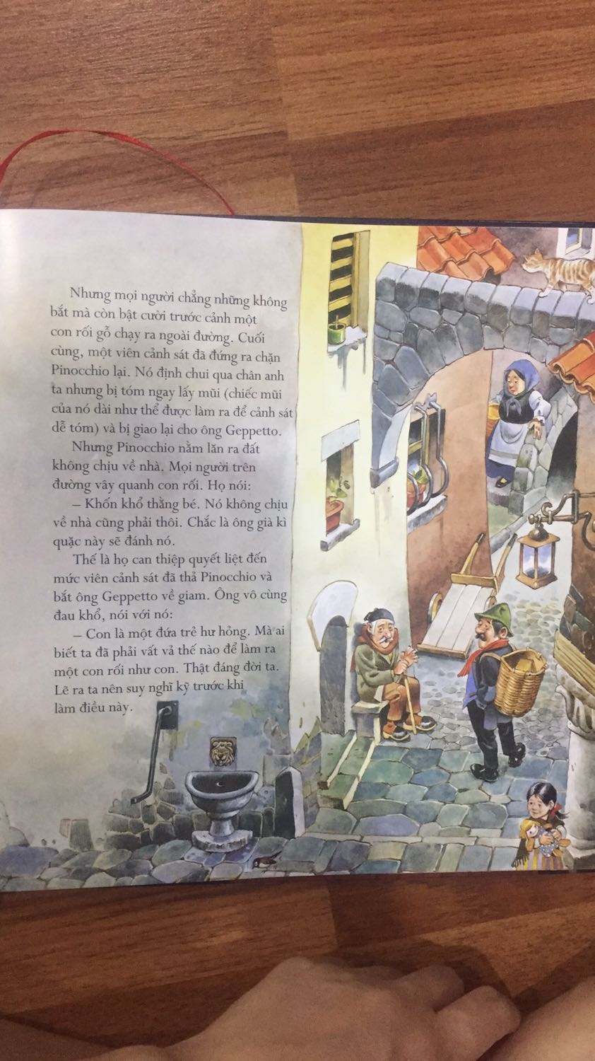 Sách vẽ chi tiết và đẹp, nội dung đôi khi đọc cảm giác chuyển đoạn hơi vội vàng nhưng tổng thể  thì cũng tương đối. Sách nhiều chữ và cần sự tưởng tượng, theo mình sách sẽ phù hợp với các bạn từ 5,5 tuổi trở lên.