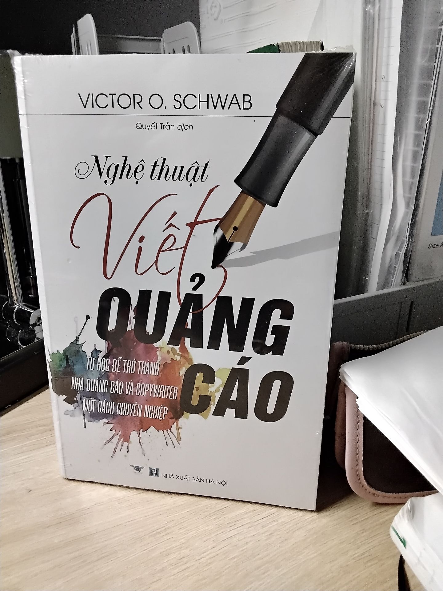 Tikinow giao hàng nhanh. Chất giấy đẹp. Tôi cá là tôi sẽ đắm chìm trong cuốn sách này mất thôi.