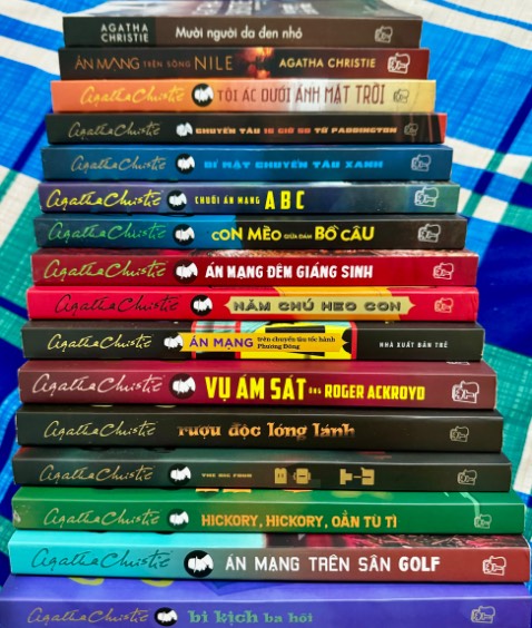 Sách trinh thám của Agatha Christie auto hay. Shipper giao đúng hẹn.