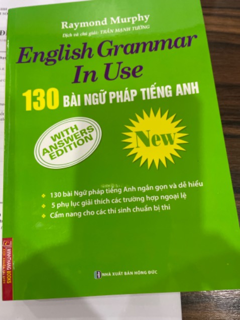 Nhìn tổng quan bên ngoài thì ok nhưng giấy bên trong rất mỏng nên nhìn được cả chữ trang phía sau 😞 Giấy mỏng quá. Nhìn tổng quan bên ngoài thì ok nhưng giấy bên trong rất mỏng nên nhìn được cả chữ trang phía sau 😞 Giấy mỏng quá.