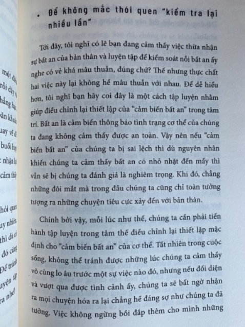 / quyển sách tâm dành cho ng nhạy cảm khá hay, chia thành 6 chương. Khi đọc, mình cảm thấy tác giả như muốn truyền tải 1 thông điệp chuyển đổi suy nghĩ tiêu cực thành suy nghĩ tích cực hơn rất phù hợp cho các bạn nhạy cảm với lối hành văn nhẹ nhàng, từ tốn. Mình mua trong dịp săn sale 7.7 với giá 38k mà sách mới hoàn toàn và tiki giao hàng nhanh
