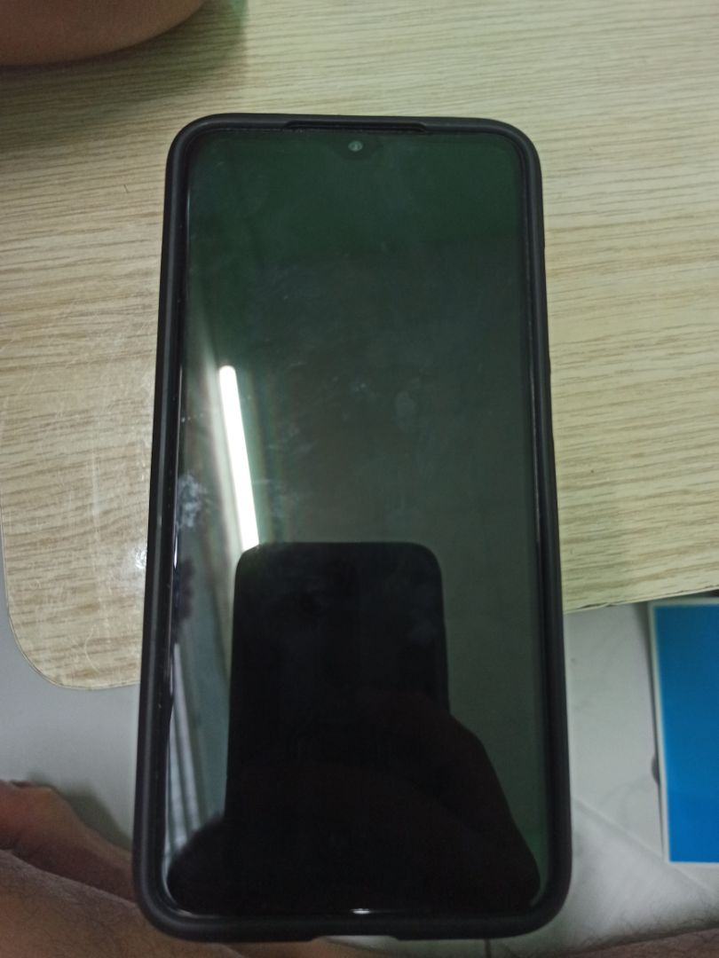 đơn hàng không đúng:
- order: 2 kính cường lực cho Xiaomi redmi note 8 pro
- nhận: 1 kính cường lực không khớp vs redme note 8 pro... (kính không cắt ngay camera giọt nước)
# mua lần một gửi đúng hàng nên chủ quan mua lần hai k kiểm tra, người nhà hok bik nên đã đi dán... 
đánh giá: quá tệ, sai sót k thể chấp nhận