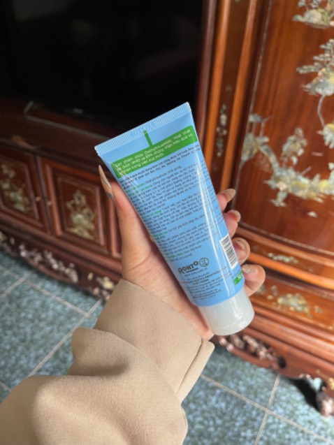 Tuýp nhỏ nên dễ mang đi đây đó. Mùa này đang nhiều muỗi thì nhà nào cũng nên vài chai remos cho yên tâm