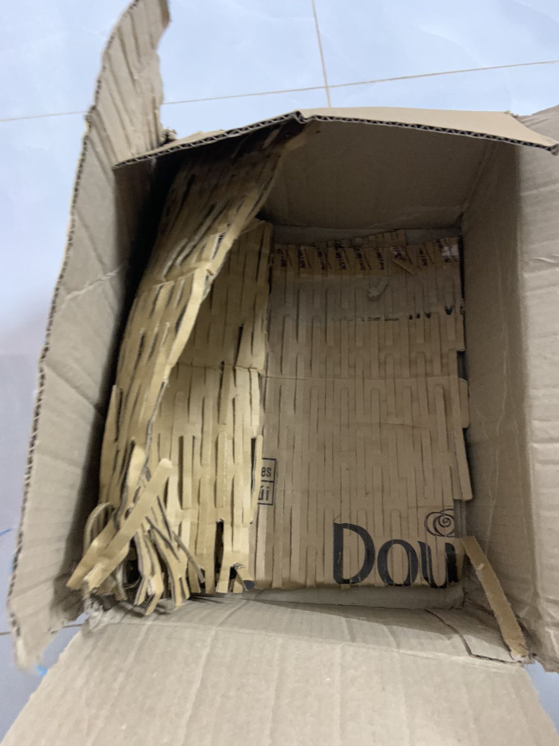 Giao hàng nhanh , nhưng mà ẩu quá , hộp bị móp méo tùm lum , đây là lần nhận hàng thất vọng với tiki