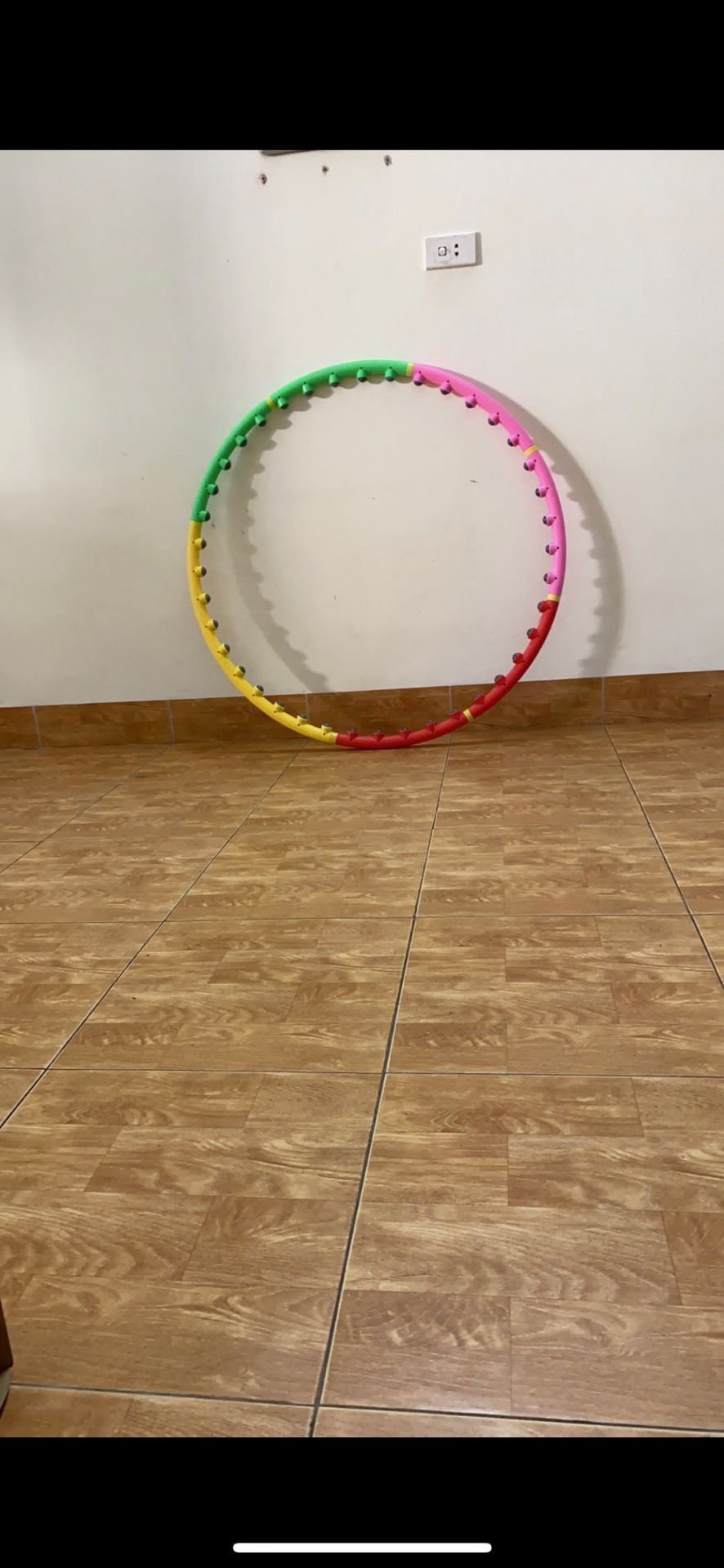 Vòng đẹp, chất liệu tốt ms lắc 1 xíu mà căng hết cơ bụng. shop giao hàng nhanh. đóng gói kĩ cực kì luôn ý sau sẽ ủng hộ tiếp