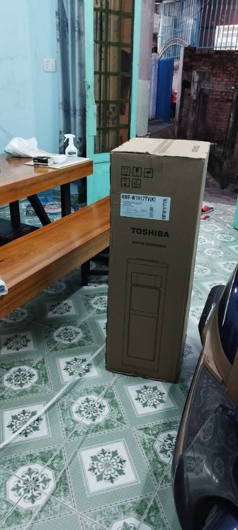 Thấy hơi ồn, không rõ là do nhà mình yên tĩnh hay do cây nước ồn nữa. Thấy cây nước Aqua ở cty có vẻ đỡ ồn hơn cây Toshiba này luôn.