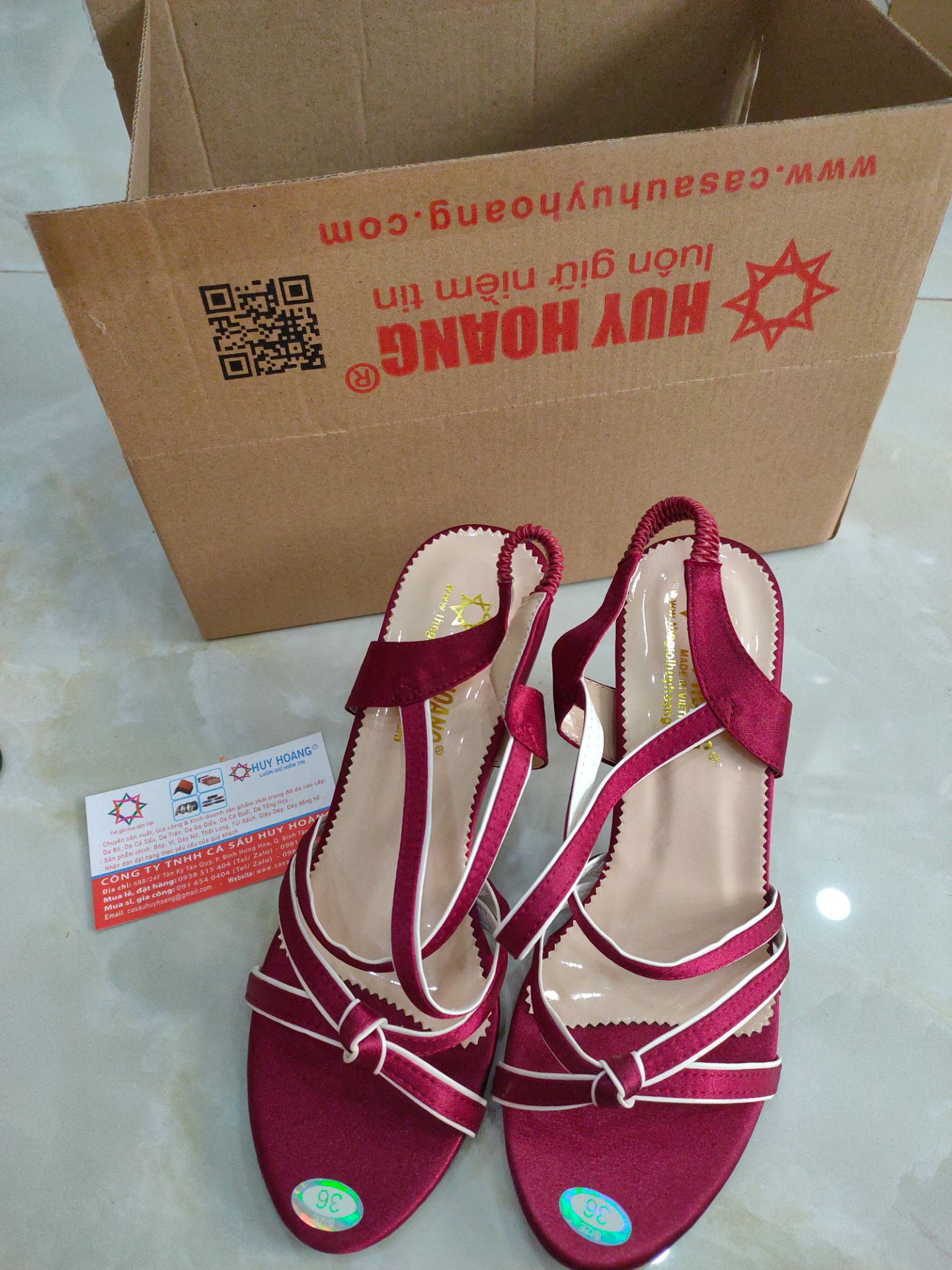 Giày đẹp chỉ may đều chắc chắn... Giao hàng nhanh chóng... Rất thích