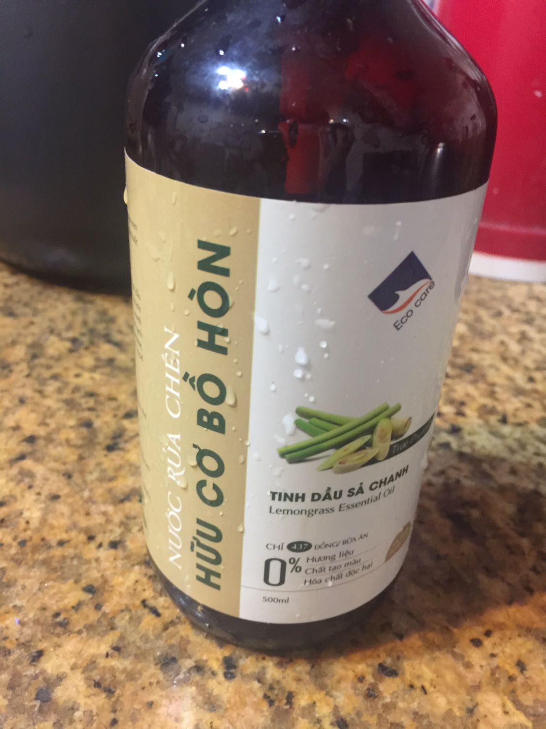 Xong khi dùng xong lọ 500ml này mình quyết định mua bình to 2000ml vì mùi rất dễ chịu, rửa bát cũng sạch (nhưng ko có cảm giác sạch kin kít như nước rửa bát làm từ hoá chất). Hàng mua trong mùa dịch vẫn được giao nhanh nên càng tuyệt vời.