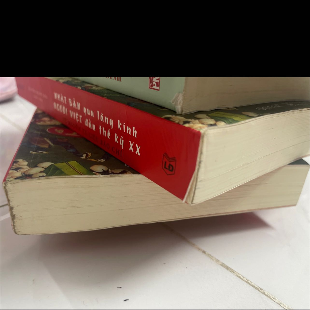 Giao sách trễ 5 ngày, nhân viên shop không hỗ trợ. Nhận sách kiểu này. Siêu tệ!!!!