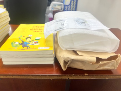 giao thiếu sách, đặt 10 mà giao 4, ib shop k rep